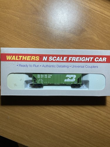 N Scale Walthers PS 4427 Covered Hopper Burlington Northern #450995 - Picture 2 of 2