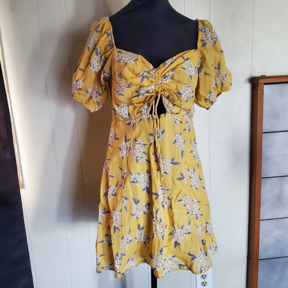 Vestido Oh My Love London Amarillo Floral Mini con Detalle de Corbata Frontal y Recorte Talla L Foto 2 de 4