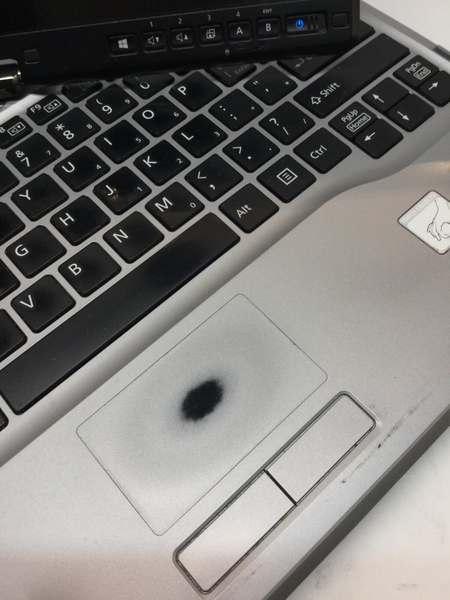 使用少美品 LIFEBOOK FMV Zero Core_i7 32GB 2TB Photo review of Fujitsu's surprisingly light notebook PC