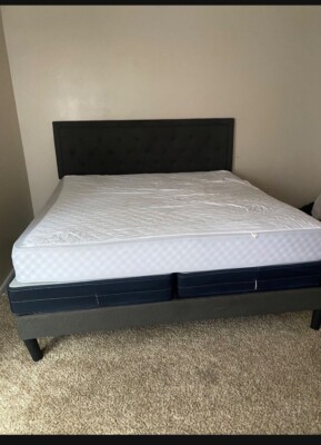 king bed set in Great condition only had for a few months, Moving need gone!!