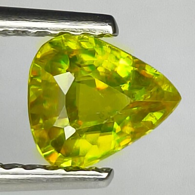 0.70CTS NATURAL TITANITE GREEN SPHENE -REF VIDEO