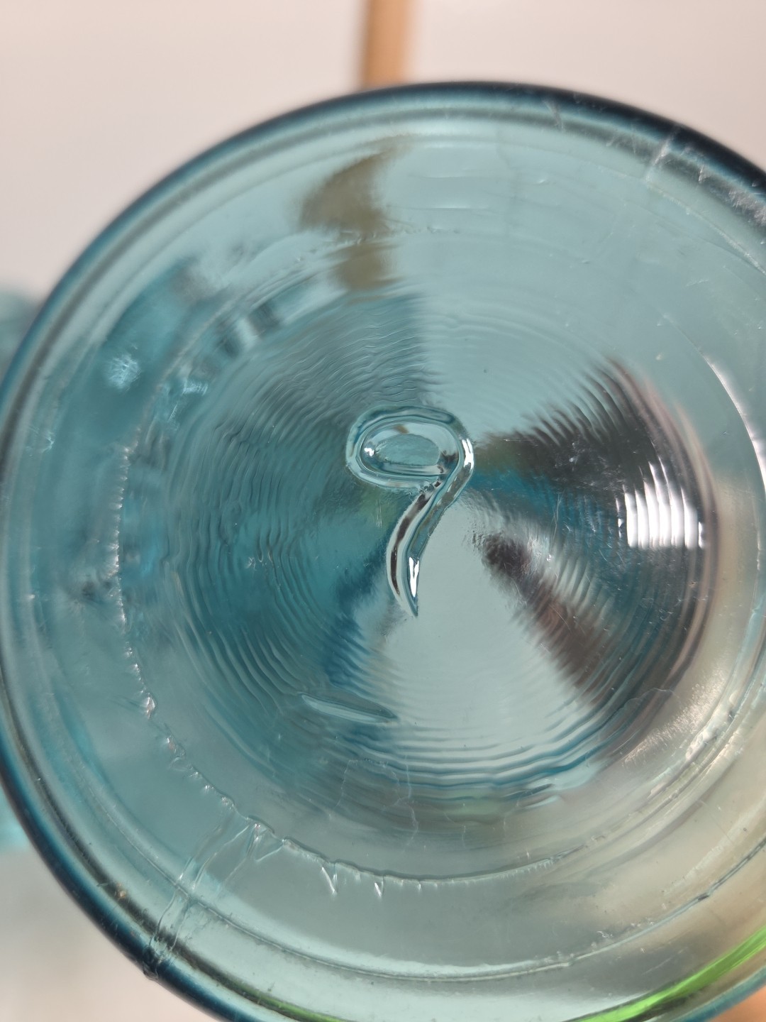 LOT OF 4 VINTAGE BLUE BALL IDEAL 1 QT CANNING JARS WITH GLASS LIDS & WIRE BAILS