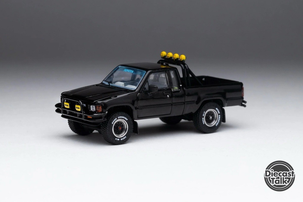 1/64 Toyota 1985 Hilux SR5 xTracab 4x4 Black BTTF DiecastTalk