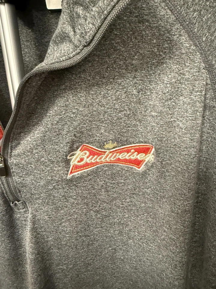 Bandera de cerveza Budweiser Qt. Jersey con cremallera para hombre XL. Top gris de rendimiento de manga larga Foto 3 de 4