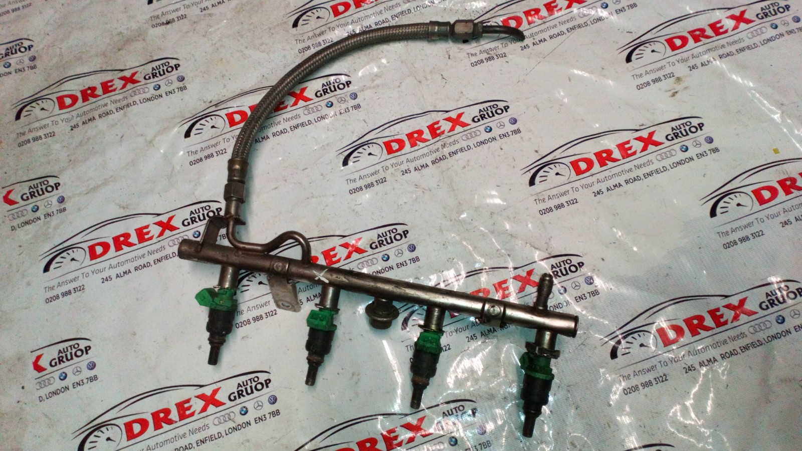 MERCEDES E CLASS W211 E200 KOMPRESSOR '03 FUEL RAIL WITH INJECTORS