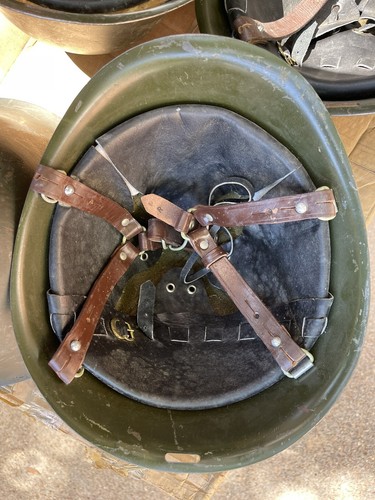 Casco de acero militar rumano excedente M73/80 con revestimiento de cuero correas de barbilla ejército - Imagen 5 de 12