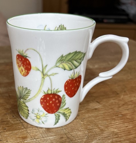 New Kingsbury Wild Strawberries Mug Fine Bone China Mug Kingsbury Staffordshire - Picture 2 of 5