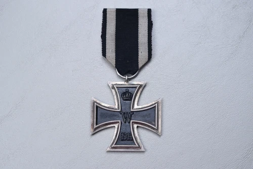 Wwi German Iron Cross Medal 1914 Original Militaria WWI GERMAN 1914 IRON CROSS 2nd CLASS ON ORIGINAL RIBBON