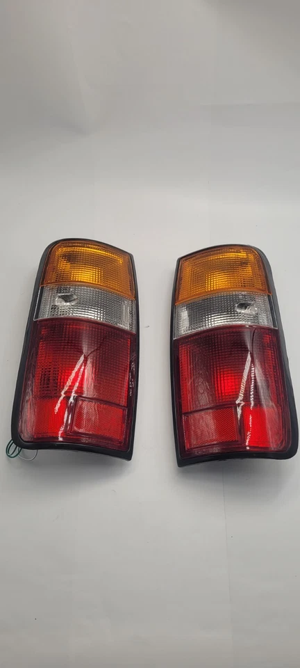 Luces traseras para Toyota Fj80 Land CruiseR Foto 2 de 4