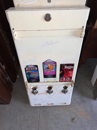 VINTAGE 1980 CONDOM NOVELTY VENDING MACHINE ORIGINAL PREVIOUSLY REFURBISHED - Picture 3 of 7