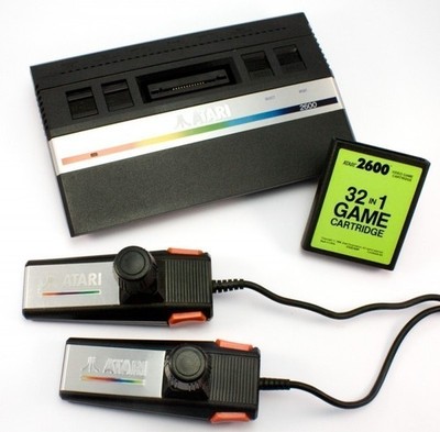 Atari 2600 - Konsole CX-2600 Jr. Rev. A + 32 in 1 Game + 2 Original Pad + Zub.