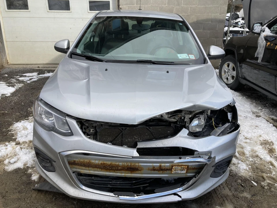 17 CHEVY SONIC Roof (NO SHIPPING) Foto 3 de 4