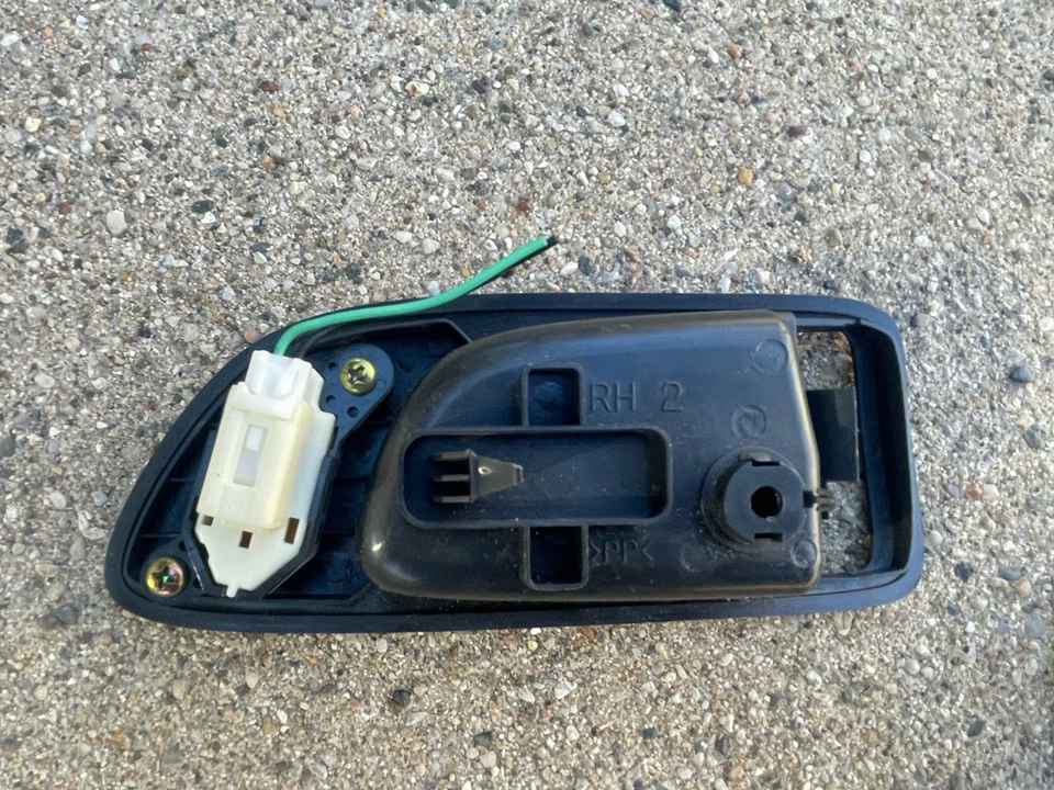 Mazda 6 2003-2008 sedán pasajero delantero derecho FR RH manija de puerta interior bisel OEM Foto 4 de 4