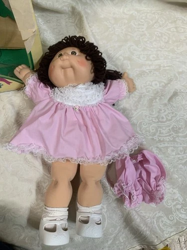 VTG 1985 Cabbage Patch Kids Brown Hair  Doll  Winifred Sally