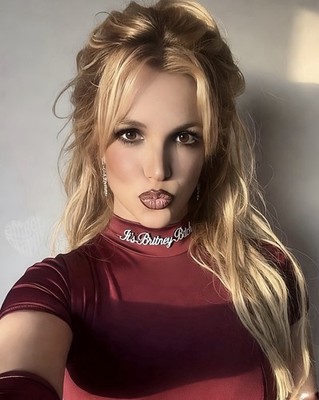  Britney Spears  World Famous Artist SEXY PERFORMER 8X10 Glossy  STUNNING!  NEW