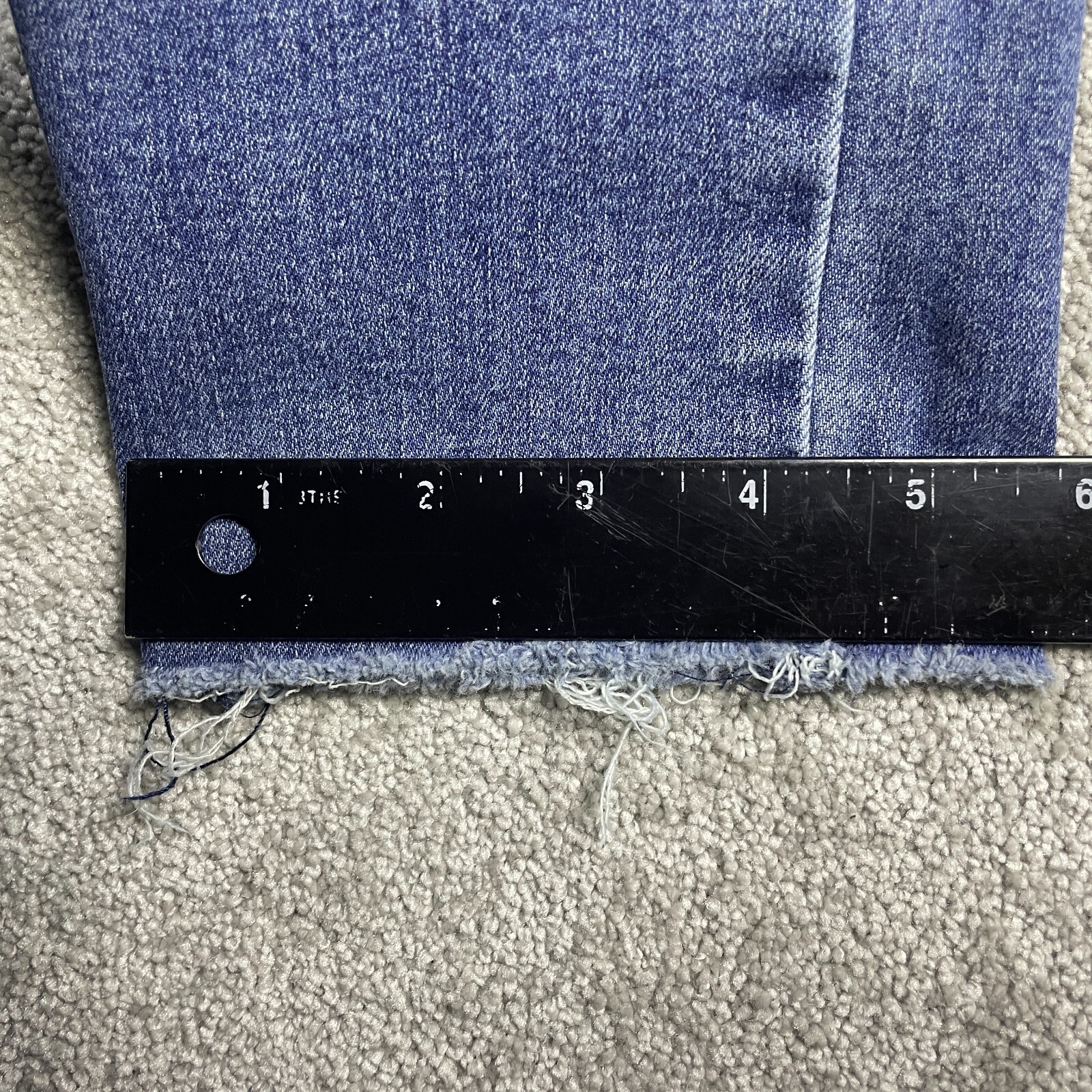 !It Jeans Women's Size 4 Mid Rise Tiffany Skinny Ankle Raw Hem Distressed Denim