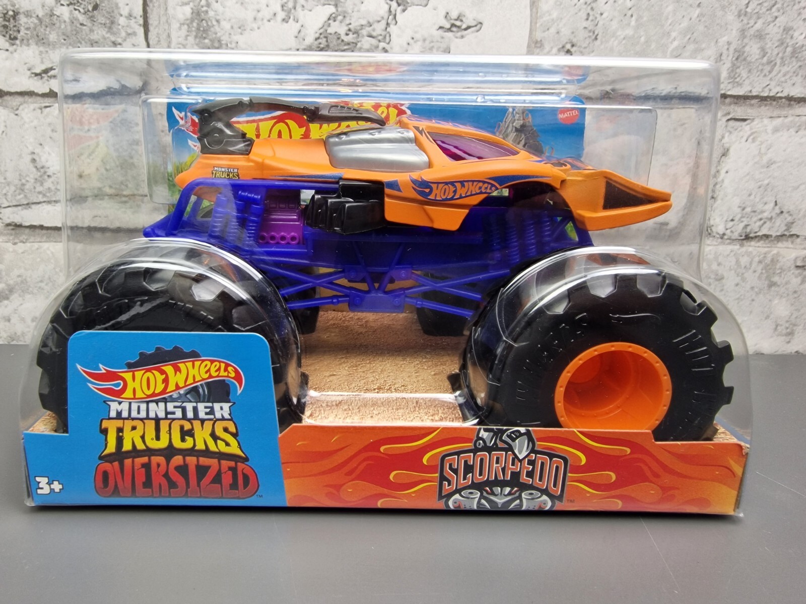Hotwheels monster trucks oversized, Scorpedo, orange, 1:24, BNIB, damaged box