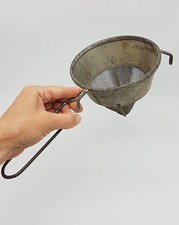 Ancien tamis conique Métal Ustensile cuisine Chinois Dans son jus BE