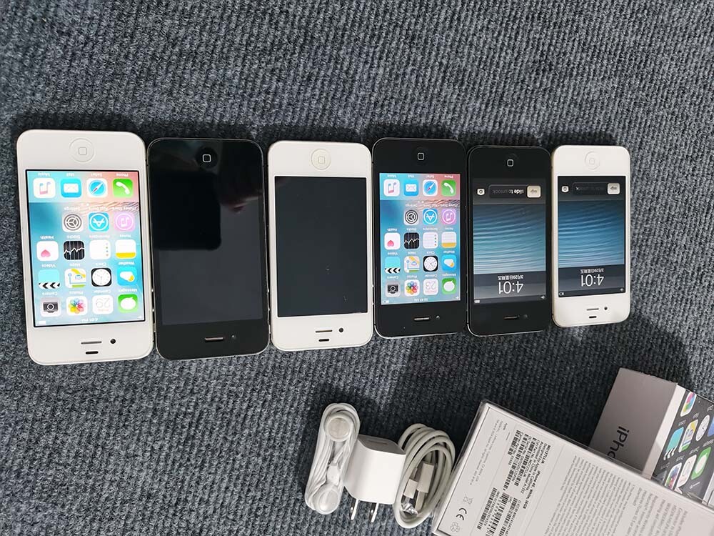 Apple iPhone 4s - 64 GB - Black (Unlocked) (CA) for sale