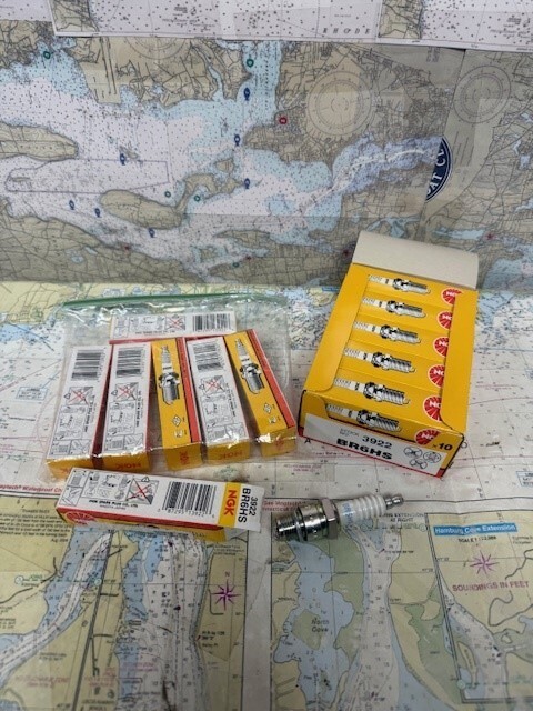 NGK pack of pack of 17 #BR6HS Standard Plug 3922.