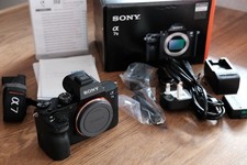 Sony Alpha A7 II 24,3 MP Systemkamera - Schwa...