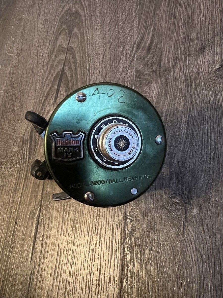 NICE VINTAGE Heddon 3200 Mark IV Green Bait Casting Fishing
