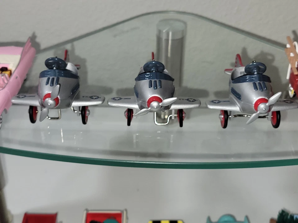 Lote de 11 adornos de recuerdo de sello coches/avión. Nuevas descripciones de cheques  Foto 4 de 4