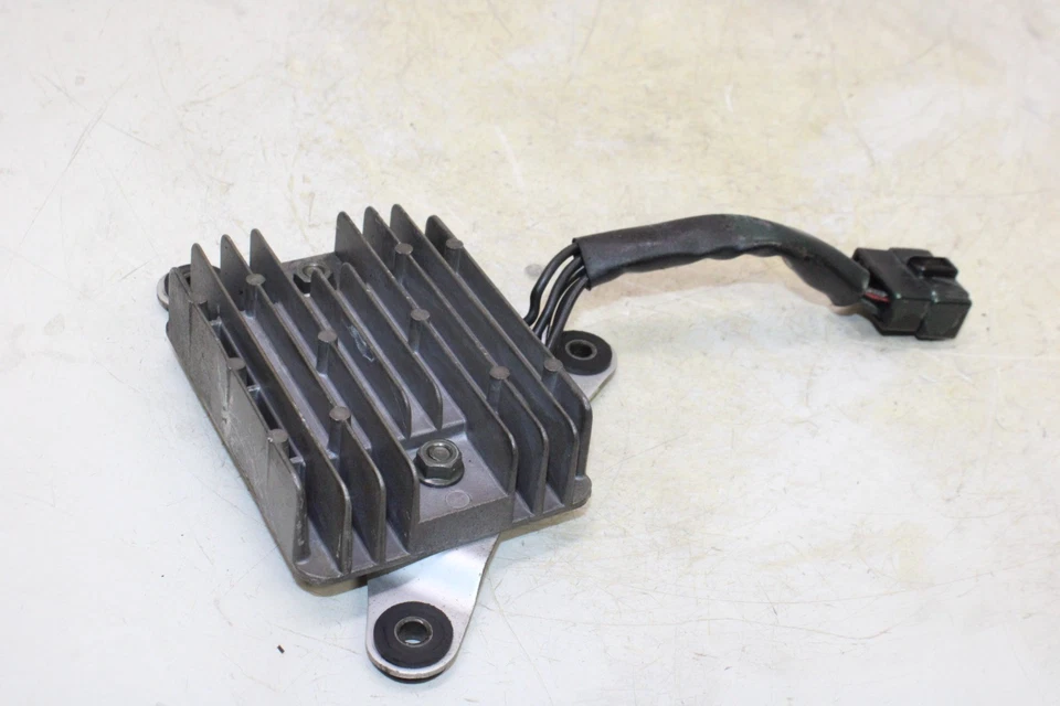 01-07 SUZUKI HAYABUSA GSX1300R REGULADOR DE TENSÃO RETIFICADOR FABRICANTE DE EQUIPAMENTO ORIGINAL - Imagem 2 de 4