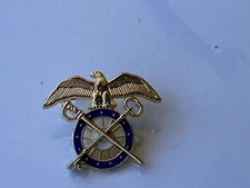 US ARMY QUARTERMASTER HAT PIN MEASURES 15/16'S WIDE (EE-P14988)