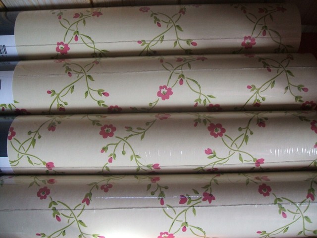 PALM BEACH GREEN//CREAM WALLPAPER CLEARANCE @ 9.99 OR LOT OF 8 ROLLS £80