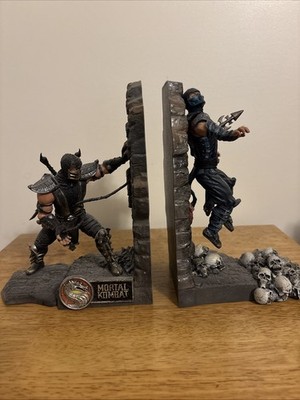 Mortal Kombat -- Collector's Edition PlayStation 3 Scorpion Subzero Figures Only