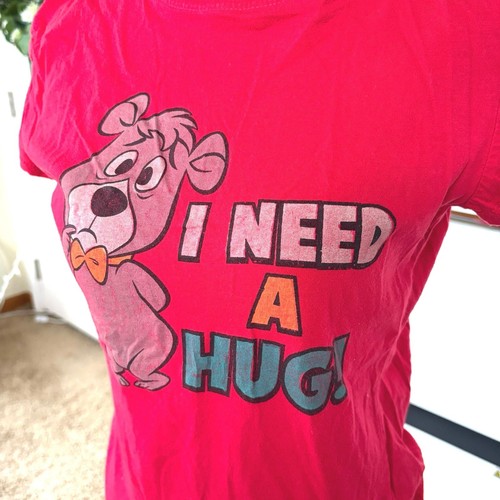Y2K Grafik Baby T-Shirt Bär Umarmung Cartoon lustig Kidcore rot Komfort groß - Bild 2 von 6