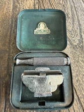 Vintage Ever-Ready Travel Case With Vintage Gem Cutlery Safety Razor