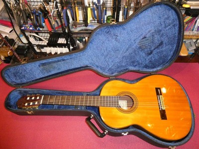 Classical Acoustic Guitar Yamaha GC-11 Grand Concert Made in 1985 