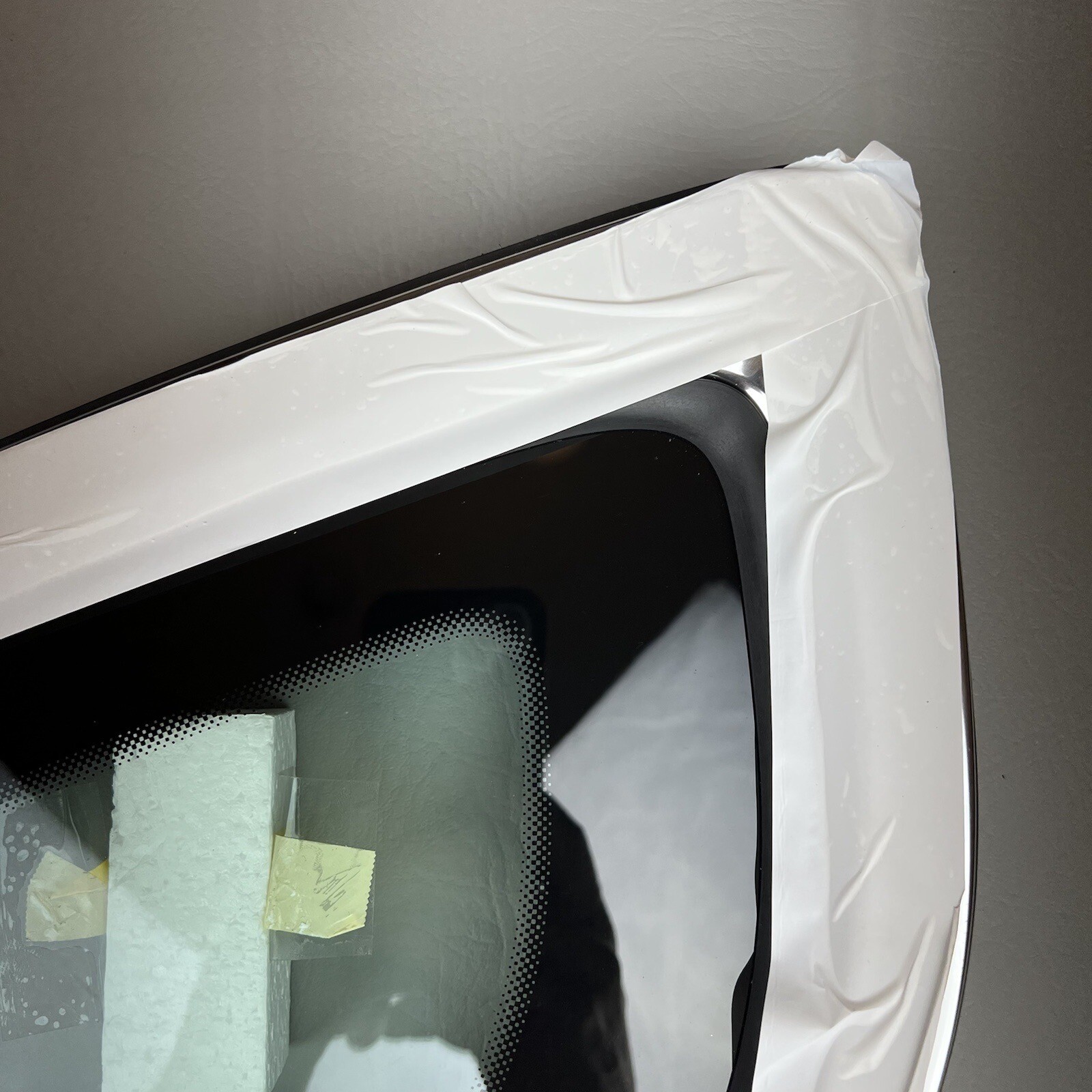 2016-23 BENTLEY BENTAYGA REAR LEFT GLASS QUARTER VENT WINDOW CORNER PANEL TRIM