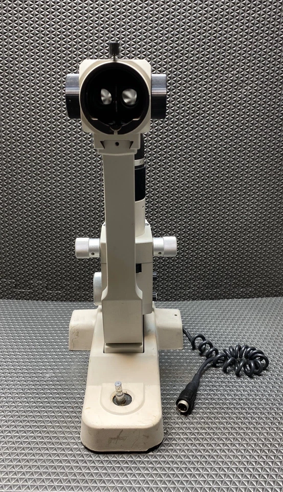 Lâmpada de fenda Reichert corpo Xcel 200 com alça seletora de ampliação. - Imagem 4 de 4