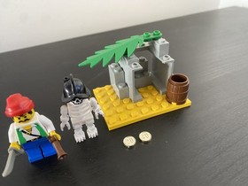Lego 6232 Skeleton Crew - With Instructions - Missing 2 coins