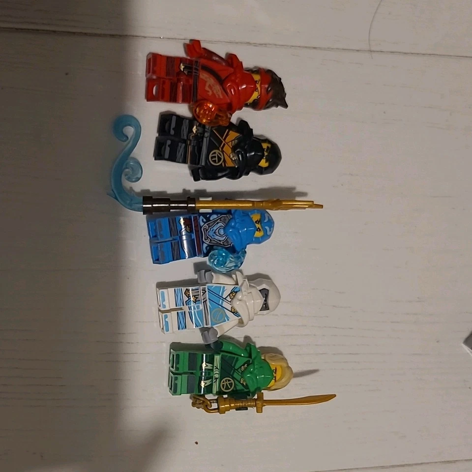 LEGO Ninjago 71794 Lloyd and Arin's Ninja Team Mechs, photo 2 of 4
