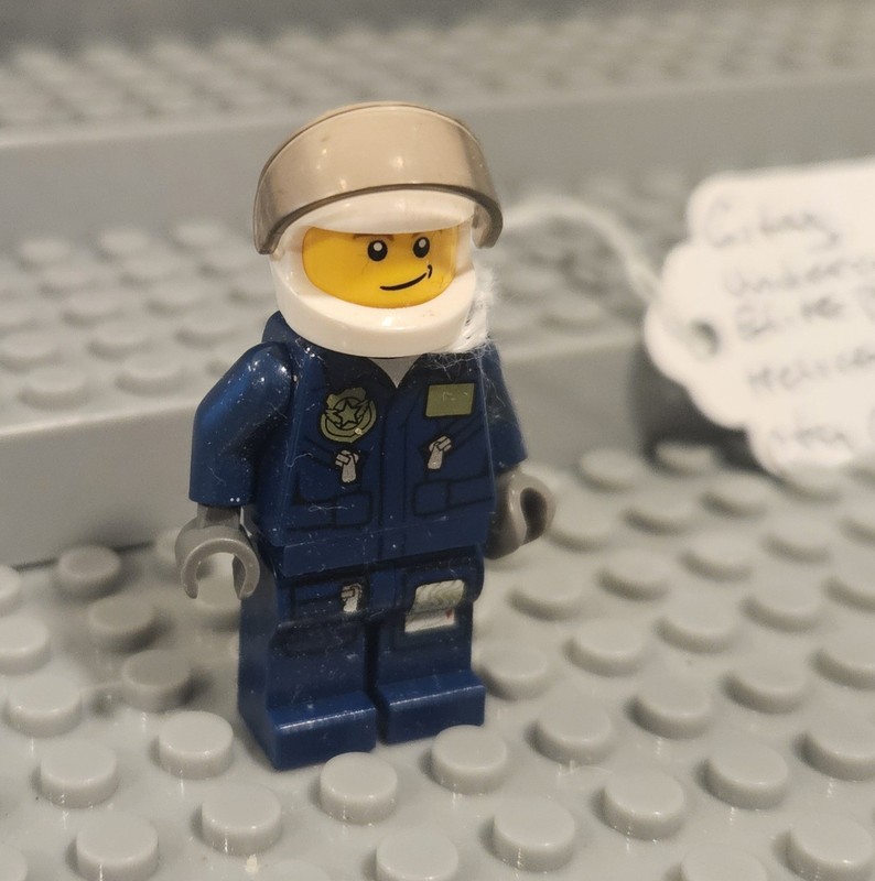 Lego MINIFIGURE- City Police Helicopter Pilot Cty0359.   Lot68
