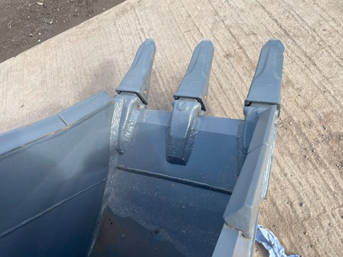 750mm Digging Bucket 90mm Pins - Unused - Price £2500.00 + VAT @ 20% B238 - Picture 5 of 7