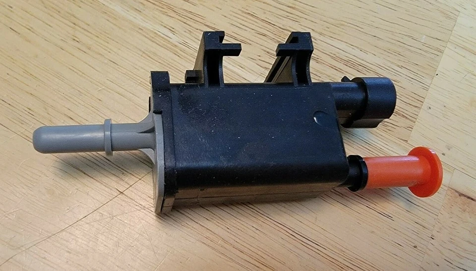 Electroválvula de control de evaporador de tanque de combustible NAPA 2-282571 NUEVO DE STOCK Foto 2 de 4