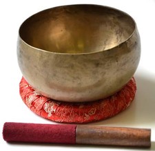 Tibetan Singing Bowl Type Khopre 550 - 600g with Ring Cushion & Grater Stick