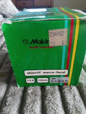 New Makinon Automatic 1:2.8 135mm Camera Lens With Covers Canon Mount