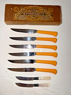 VINTAGE LOT WM ROGERS ANTIQUE BOX W/ ROYAL CUTLERY & FEDERAL KNIFE ASSORTMENT
