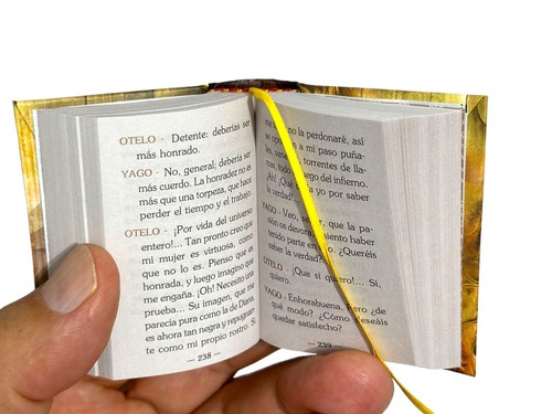 Otelo by William Shakespeare tragic play 5 acts mini book hardcover Spanish 440p - Imagen 3 de 3