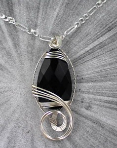 BLACK-ONYX-GEMSTONE-PENDANT-NECKLACE-WIRE-WRAPPED-STERLING-SILVER