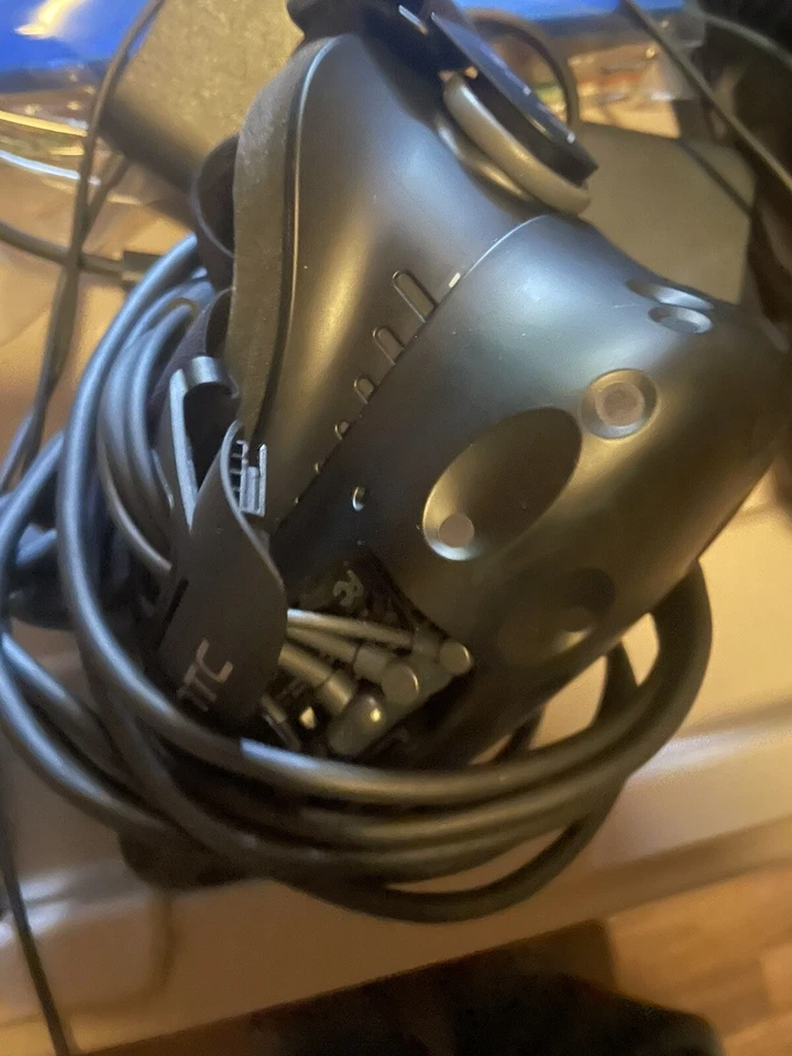 HTC VIVE VR, Touch Jet Wave, Space Mouse, Auriculares Vuzix, Compresor Xeon Xi Foto 4 de 4