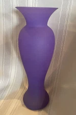 Gorgeous Hand Blown Made in Mexico striking Lavendar Satin Glass Vase EUC