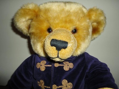 Harrods Knightsbridge 13 Inch LARGE Christmas Bear 2000 - Picture 2 of 5