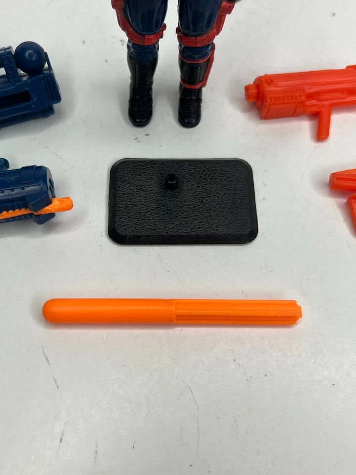 VINTAGE HASBRO 1991 G.I JOE COBRA ACTION FIGURE MERCER V2.0 100% COMPLETO - Imagem 3 de 4